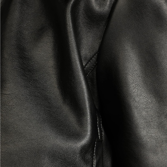 NWT! Lulus Cool Vibes Forever Black Vegan Leather Puff Shoulder Jacket - Picture 4 of 12